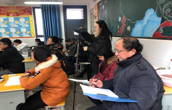 屯溪三中数学教研组开展信息技术应用能力提升工程20听课评课研修活动