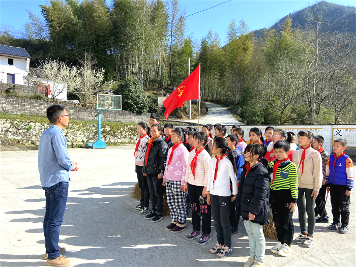 祁门县各学校积极开展学雷锋主题活动_黄山市教育局