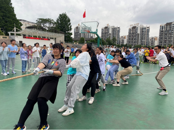 屯溪四中庆六一拔河比赛