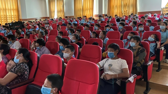 黄山市特殊教育学校六一节组织学生观看红色电影