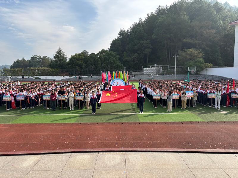 青春飞扬 点亮赛场——屯溪三中成功举办第八届田径运动会