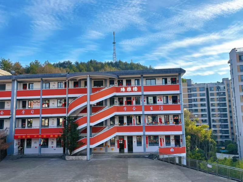 导师润育明德风，学子深耕文明壤——屯溪三中“导-师-制+”引领下的教室文化评比活动圆满举行