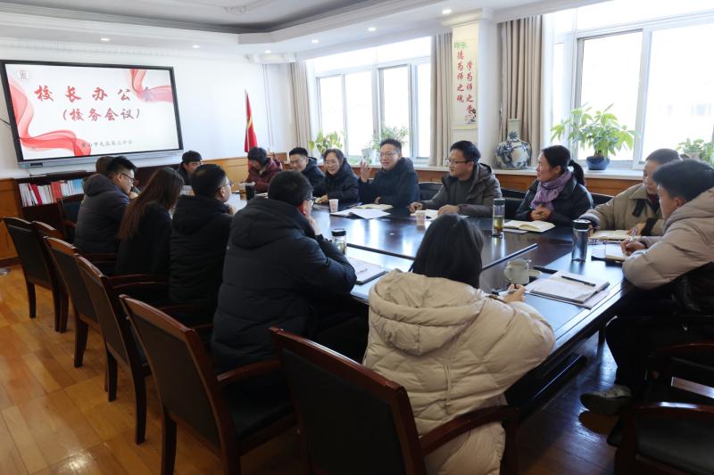 借得新安一缕墨 细绘三中育人图——市教科院领导莅临屯溪三中参加校务会议