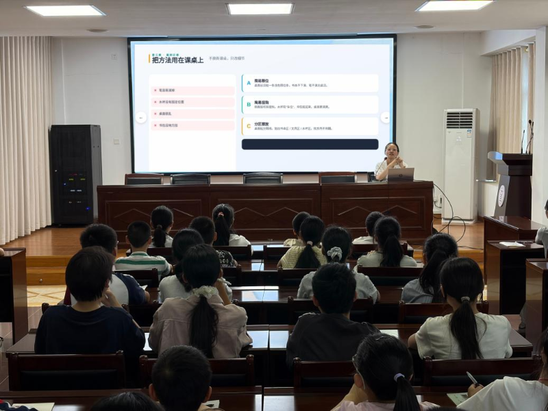 看见问题，就是创新——屯溪三中七八年级学生科技创新专题讲座侧记