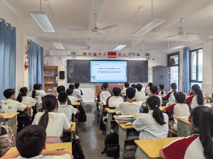 筑牢健康防线 守护师生平安——屯溪三中开展健康主题系列活动