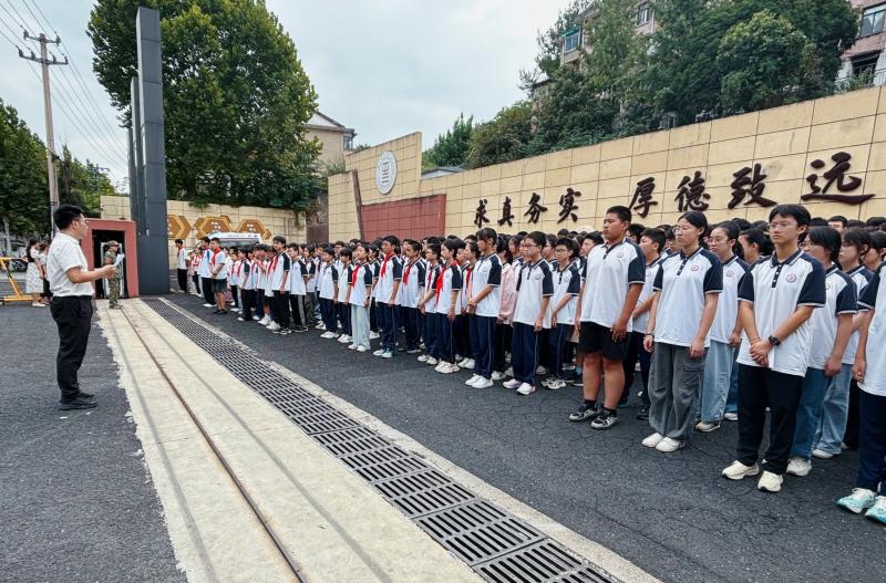 铭记历史，警钟长鸣——屯溪三中联合黄山市国防动员办公室开展“9·18”防空警报试鸣暨疏散演练活动